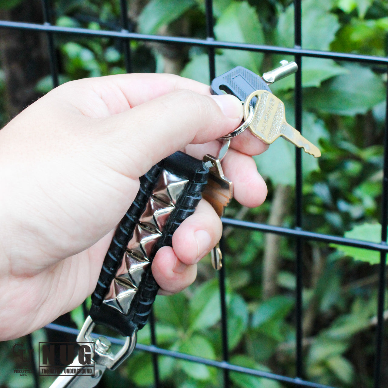 ピラミッドスタッズ キーホルダー(ニッケル)