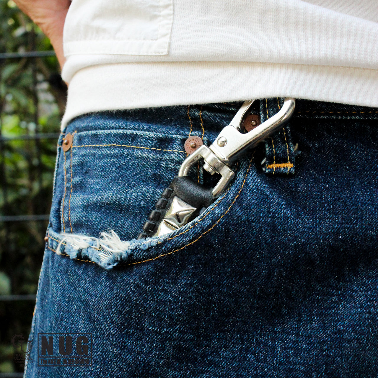 ピラミッドスタッズ キーホルダー(ニッケル)