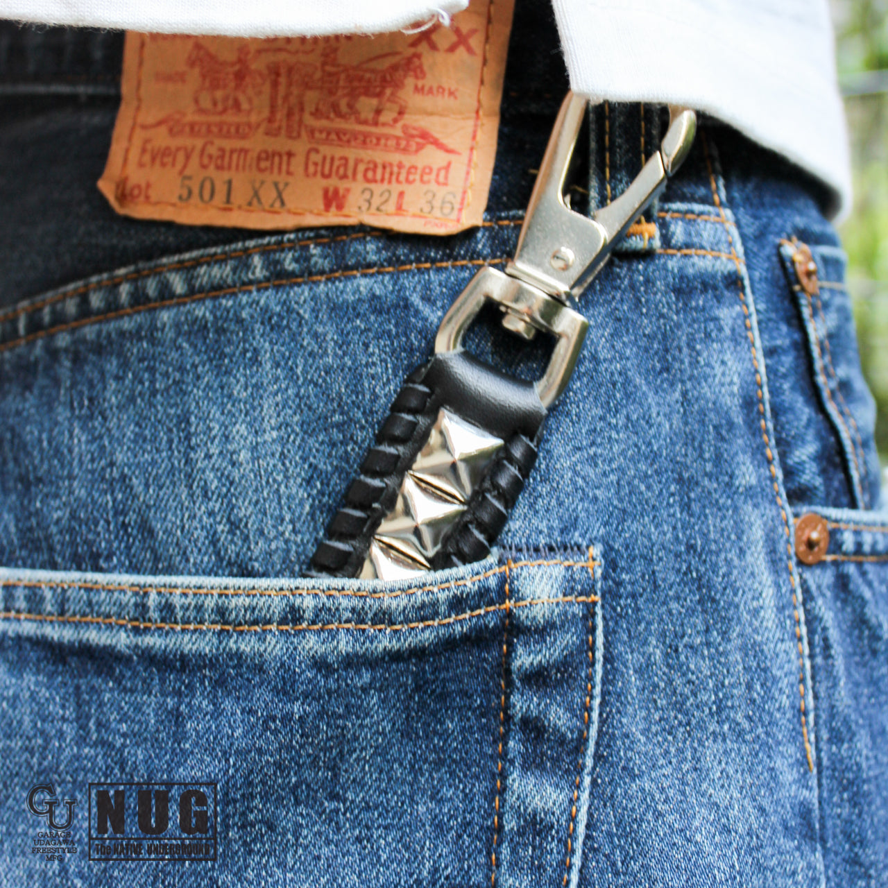 ピラミッドスタッズ キーホルダー(ニッケル)