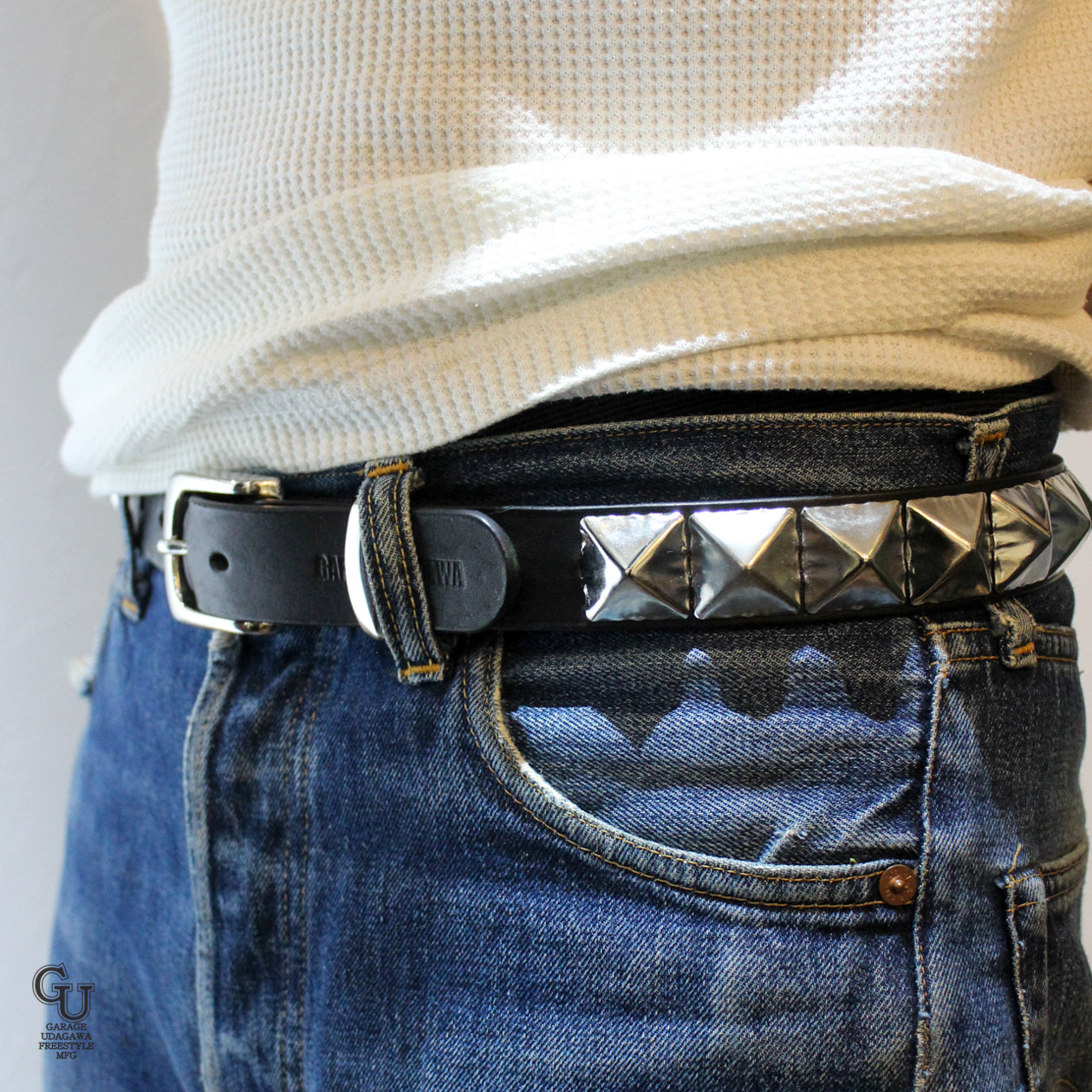 ピラミッド スタッズベルト シングル ニッケル 25.5mm