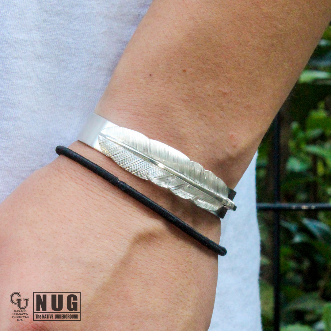 シルバー カービングフェザーバングル