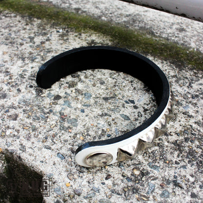 ピラミッドスタッズ リストバンド 12.5mm （ニッケルxホワイト）